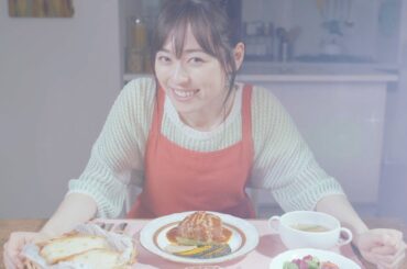 福原遥、キュートなエプロン姿でクッキング？　ハルカさんの日常をゆる～く描く　「たんぱくDays」ウェブムービー「福原遥のゆる～いハルカさん」