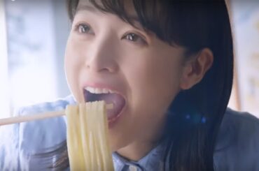 清野菜名の食べっぷりが見事！　「丸亀製麺」新CMが公開