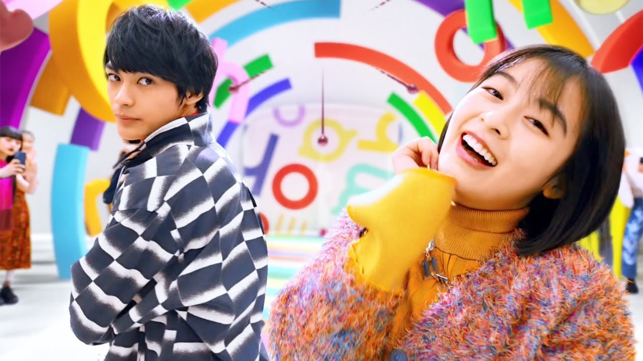 森七菜&神尾楓珠、総勢53人のシンクロダンス!YOASOBI「三原色」にあわせてノリノリに ahamo新ウェブCM「ahamoの扉」編 森七菜&神尾楓珠、総勢53人のシンクロダンス!YOASOBI「三原色」にあわせてノリノリに ahamo新ウェブCM「ahamoの扉」編