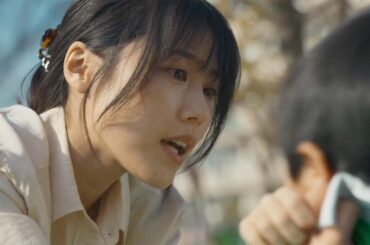 有村架純、いたずらっ子にブチギレ!?　胸ぐらつかみ「大人なめんな！」　Netflix映画「ちひろさん」本編映像