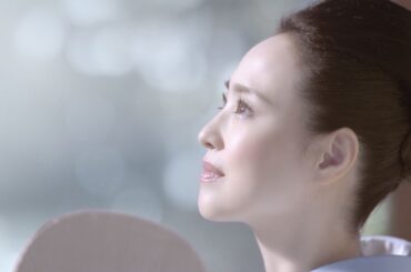 松田聖子＆高畑充希、透き通るような美肌披露　『アスタリスト ホワイト』新CM「澄みきる美。輝く美。」篇