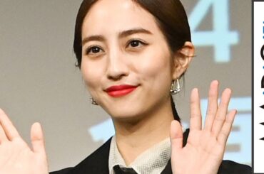 堀田茜、透け感シャツでほんのり美肌…　モードなワンピで足首ちらり