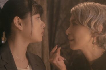 桜井日奈子、“魔女さん”黒木瞳の香水に魅了　映画「魔女の香水」特報