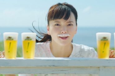 back number「あかるいよるに」が多部未華子出演CMソングに起用　泡ひげでキュートな笑顔　『淡麗グリーンラベル』新CM「大きなグラス」篇＆「たくさんのグラス」篇