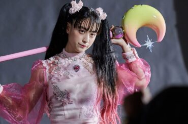 山本美月、魔法少女に変身！四千頭身・都築はカラフルコーデ披露「Instagram」新CM＆メイキング