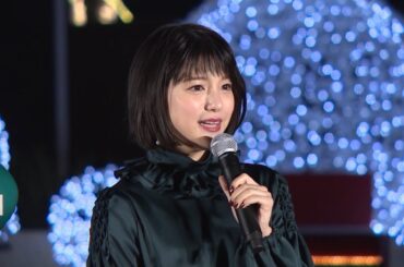 川島海荷がJRAカラーのグリーンのドレスで中山競馬場に登場！ 「クリスマスは友達とケーキを食べます」