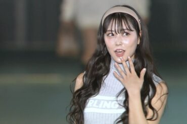 元NMB48白間美瑠、ボディライン露わなぴったりニットでランウェイ　元AKB48永尾まりやも登場　『関西コレクション2022 S/S』