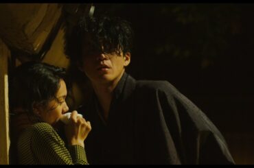 小栗旬『人間失格』愛人二階堂ふみとの密会でまさかの鉢合わせ！　主題歌「カナリヤ鳴く空feat.チバユウスケ」入り予告編解禁