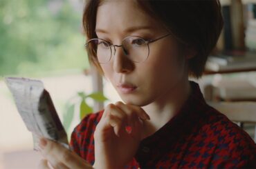 松岡茉優、キュートなメガネ姿披露　みそ汁愛も熱弁　「アマノフーズ」新CMが公開