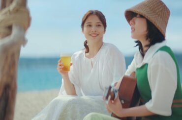 広瀬アリス＆あいみょんが“いいオフ” 　爽やかな風を感じながら「裸の心」弾き語り　「淡麗グリーンラベル」新TVCM「GREEN JUKEBOX 恋篇」