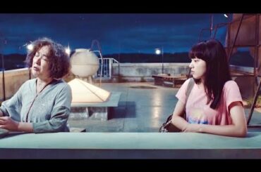 清原果耶×桃井かおり、奇跡のバディ!!屋根トークシーン／映画『宇宙でいちばんあかるい屋根』本編映像