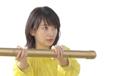 波瑠、超巨大ハンマーでモグラ叩きに挑戦！楽しそうにハンマーを振り下ろすメイキング映像も　ジキニンファーストシリーズ新TVCM「11症状叩き」篇