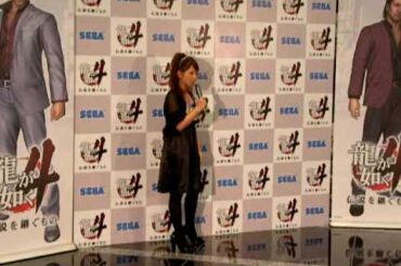 矢口真里さん「龍が如く４」出演囲み取材の様子