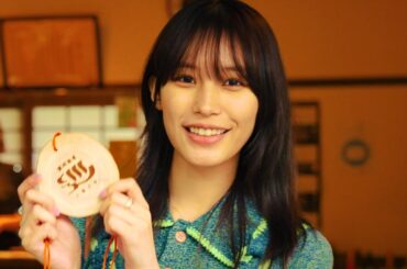 南沙良、熊本の温泉王国で足湯堪能　雄大な自然満喫する姿も　「旅色FO-CAL」に登場