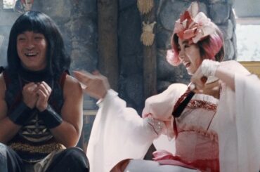 池田エライザ“親指姫”に叩かれ、濱田岳昇天!?親ちゃんの意外な過去が明らかに　au三太郎シリーズ新CM「親ちゃんのサポート」篇