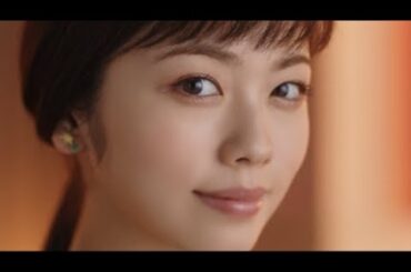 小芝風花、大人っぽい衣装で秋メイク楽しむ“これが、新しいわたし” 『CANMAKE』新CM「パーフェクトスタイリストアイズ リニューアル篇」メイキング