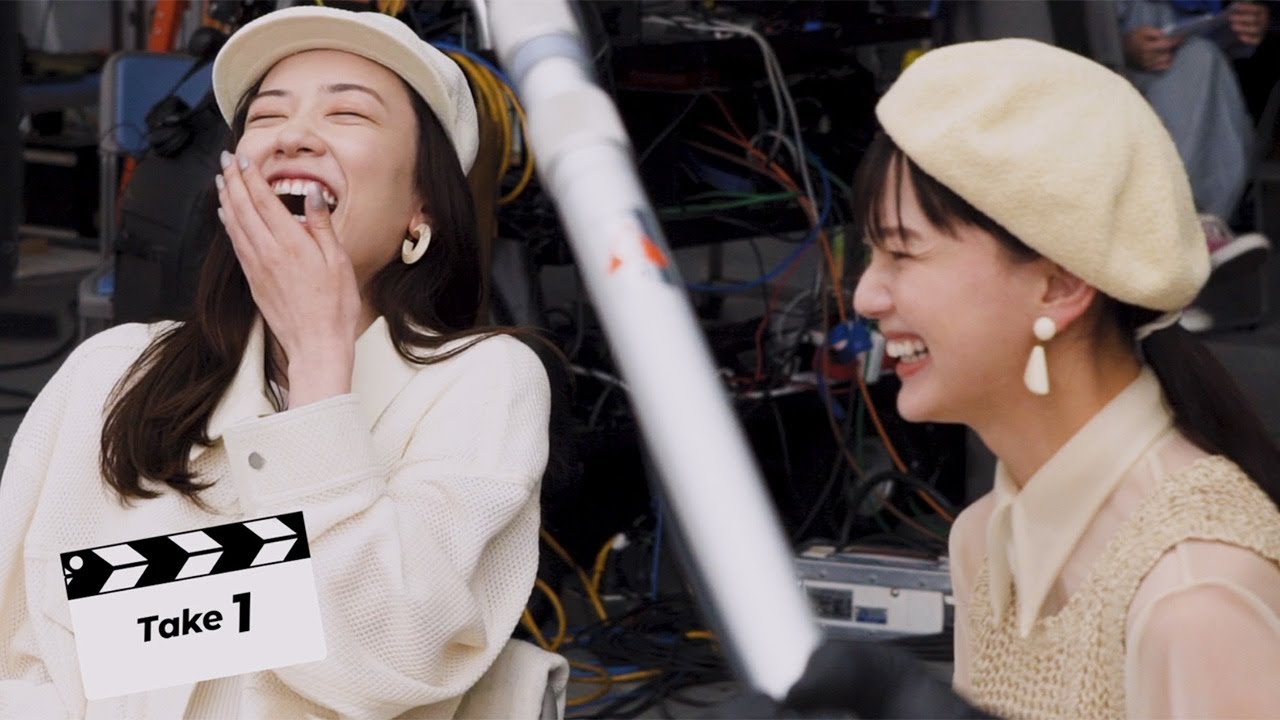 永野芽郁&多部未華子、息合わず思わず笑い合う 仲良し談笑シーンも UQ mobile新CM「映画撮影」編メーキング 永野芽郁&多部未華子、息合わず思わず笑い合う 仲良し談笑シーンも UQ mobile新CM「映画撮影」編メーキング
