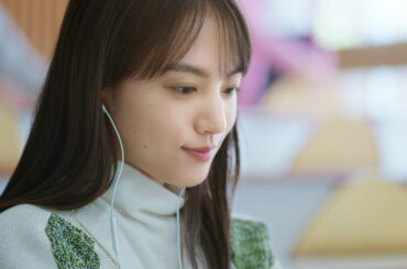 清原果耶、就職活動控える大学生熱演　バイト先でも就活準備!?　リクナビCM「このオンラインは、うれしいかも」編