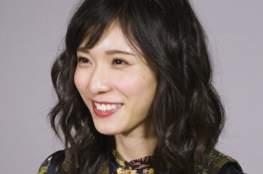 松岡茉優、笑顔がカワイイ！映画『勝手にふるえてろ』インタビュー動画