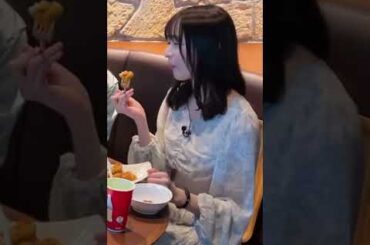 【鈴木絢音】ママとファミレスに来た子供みたいなんだなん :)【乃木坂46】