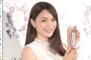 蛯原友里、0～35歳までのプライベート写真を公開　『「ベネフィーク」20周年記念 新製品発表会』