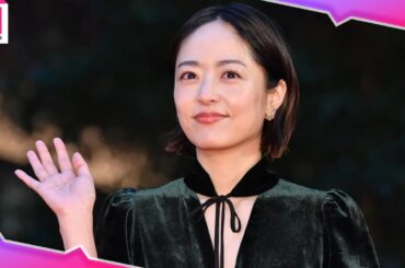 井上真央、黒ドレス姿で大人の魅力溢れる【第35回東京国際映画祭レッドカーペット】