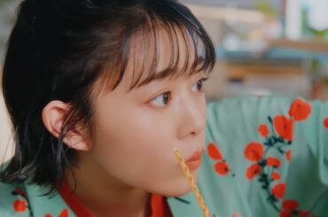 高畑充希がプリッツドミノに没頭！「みんなのどっプリッツ デビュー」篇【メイキング】