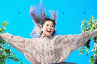 吉高由里子、風に吹かれるシーンが予想外の強風！「罰ゲームのやつ!?」／グリコ「アイスの実」CM＋メイキング＋インタビュー