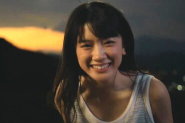 永野芽郁、キュートな笑顔で手招き「早く！」　BUMP OF CHICKEN曲と“最高の夏”満喫　アサヒ飲料『カルピスウォーター』新CM「青春と花火」編＆メイキング