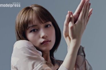 川口春奈、大人の表情で力強い女性を表現 「エンポリオ アルマーニ」イメージムービー