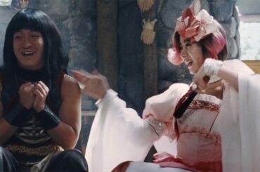 濱田岳、池田エライザに叩かれ“悶絶”？“親指サイズ”の活躍も明かされる！「三太郎」新CMが公開