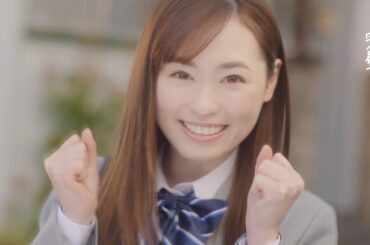 福原遥が制服、お団子ヘア、ゆる三つ編み、エプロン…　新CMで5変化　ヘアメークの仕事に憧れも