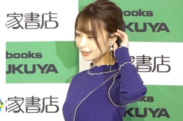 宇垣美里、今年初めての経験を明かす　カレンダーの大きな自分の顔に照れ　『2020カレンダー発売記念イベント』