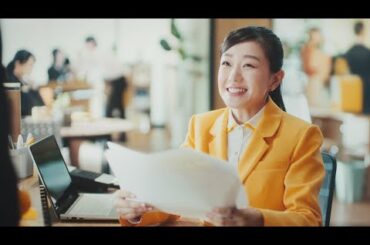 奈緒、共演者は全員パネル！（CM／奈緒）