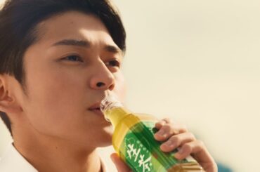 眞栄田郷敦、爽やかにゴクリ！　満島ひかりと「キリン 生茶」CMに出演　新CM「出会い 篇」「感動 篇」