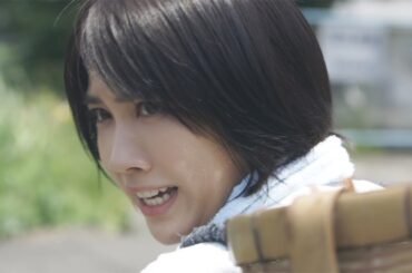 松本穂香、必死の形相で全力疾走　憧れの先輩も振り切る　「＃茶畑エクスプレス」ウェブCM