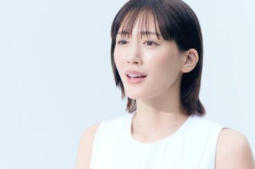 綾瀬はるか、ノースリーブのドレスで美肌映え 伸びやかに歌う／江崎グリコ「タンサ脂肪酸プロジェクト」CM