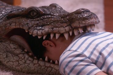 榮倉奈々、頭からワニに食われ、落ち武者姿も…　衝撃の“死んだふり”映像公開　映画「家に帰ると妻が必ず死んだふりをしています。」特報