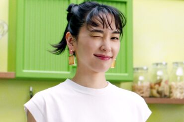 新垣結衣、キュートなウインクにドキッ！巨大サメと遊泳＆デロリアンも？　不思議な世界を旅　GMOクリック証券新テレビCM