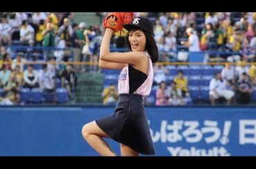 川口春奈、ミニスカ＆ノースリーブ姿で始球式　ノーバン投球ならず　#Haruna Kawaguchi　#baseball