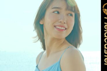 飯豊まりえと、ヨガクリエイターのayaがリラックスしながら陽の光を満喫！「ヘリオホワイト」