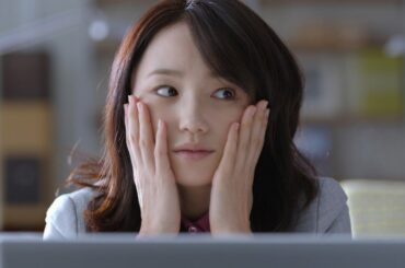 永作博美、新CMで後輩役・新木優子に“ぼやき”