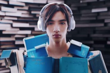 清水尋也、図書館で“本の鎧”姿に　三吉彩花とCM共演　「Spotify」新CMが公開
