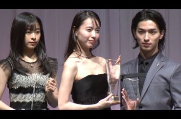 戸田恵梨香、薬指のジュエリーは「すてきですね」（表彰式 日本ジュエリーベストドレッサー賞／森七菜 新木優子 戸田恵梨香 小池栄子 斉藤由貴 田中美佐子 横浜流星 内田篤人）