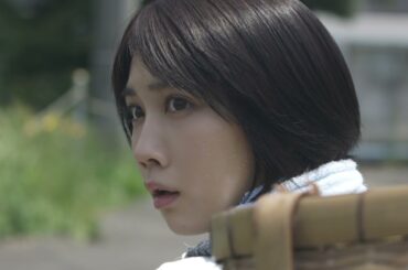 松本穂香が新CMで全力疾走！「私、茶レンジャーなの」