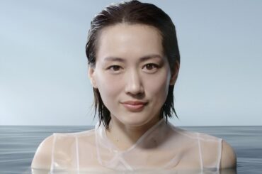 綾瀬はるか、シースルーで美肌チラリ　水の中で潤いたっぷり　「SK-II」新CM＆メーキング