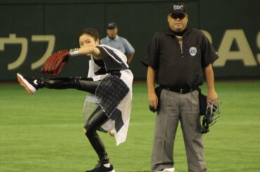 石原さとみが始球式に登場！ついにノーバンを見せる！心臓を捧げてからのマサカリ投法？｢サントリードリームマッチ2015 in 東京ドーム｣　#Satomi Ishihara