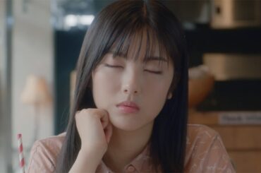 浜辺美波、会話中にうたた寝　萩原利久も絶句？「寝てる？」　「JA共済」WEB動画「先輩とみなみちゃん」が公開