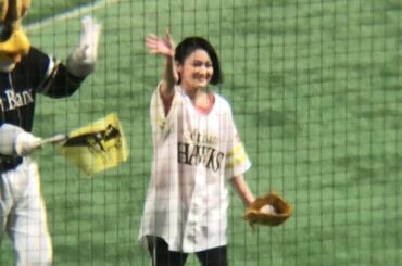 鷹の祭典2018 in 東京ドーム 選手登場 〜 吉本実憂 始球式 (Jul 10, 2018)