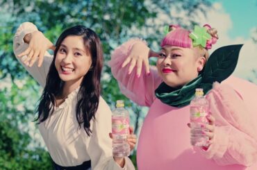 土屋太鳳、桃になった渡辺直美とキュートな「だもんっ！」ポーズ